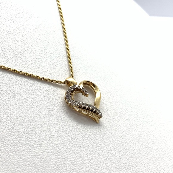 SOLD🔥 10K Diamond Cutout Heart Pendant Necklace - Picture 4 of 8